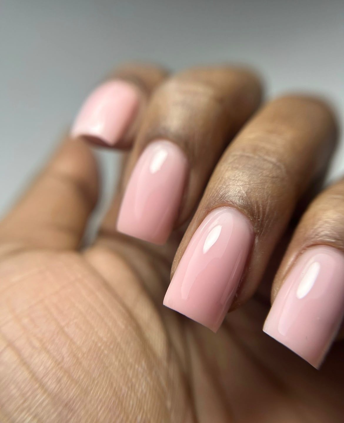 Manucure rose nude en forme amande
